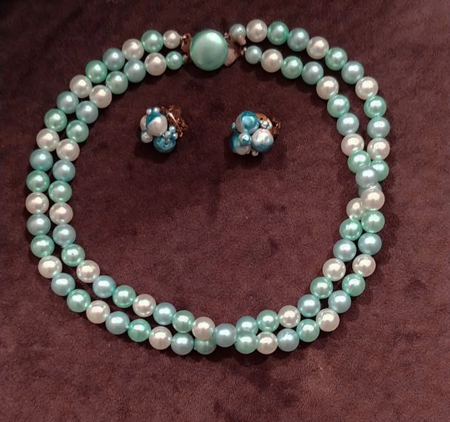 VINTAGE 1950s / 1960s AQUA, BABY BLUE & WHITE FAUX PEARL NECKLACE HONG KONG WITH BLUE PEARL CLIP EARRINGS JAPAN