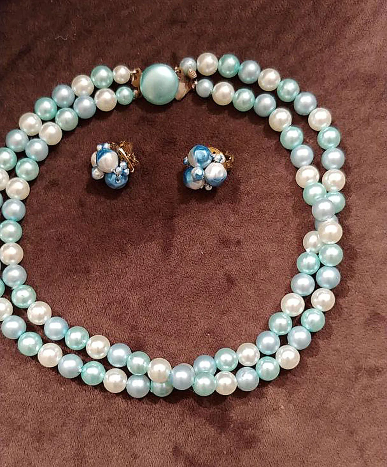 VINTAGE 1950s / 1960s AQUA, BABY BLUE & WHITE FAUX PEARL NECKLACE HONG KONG WITH BLUE PEARL CLIP EARRINGS JAPAN